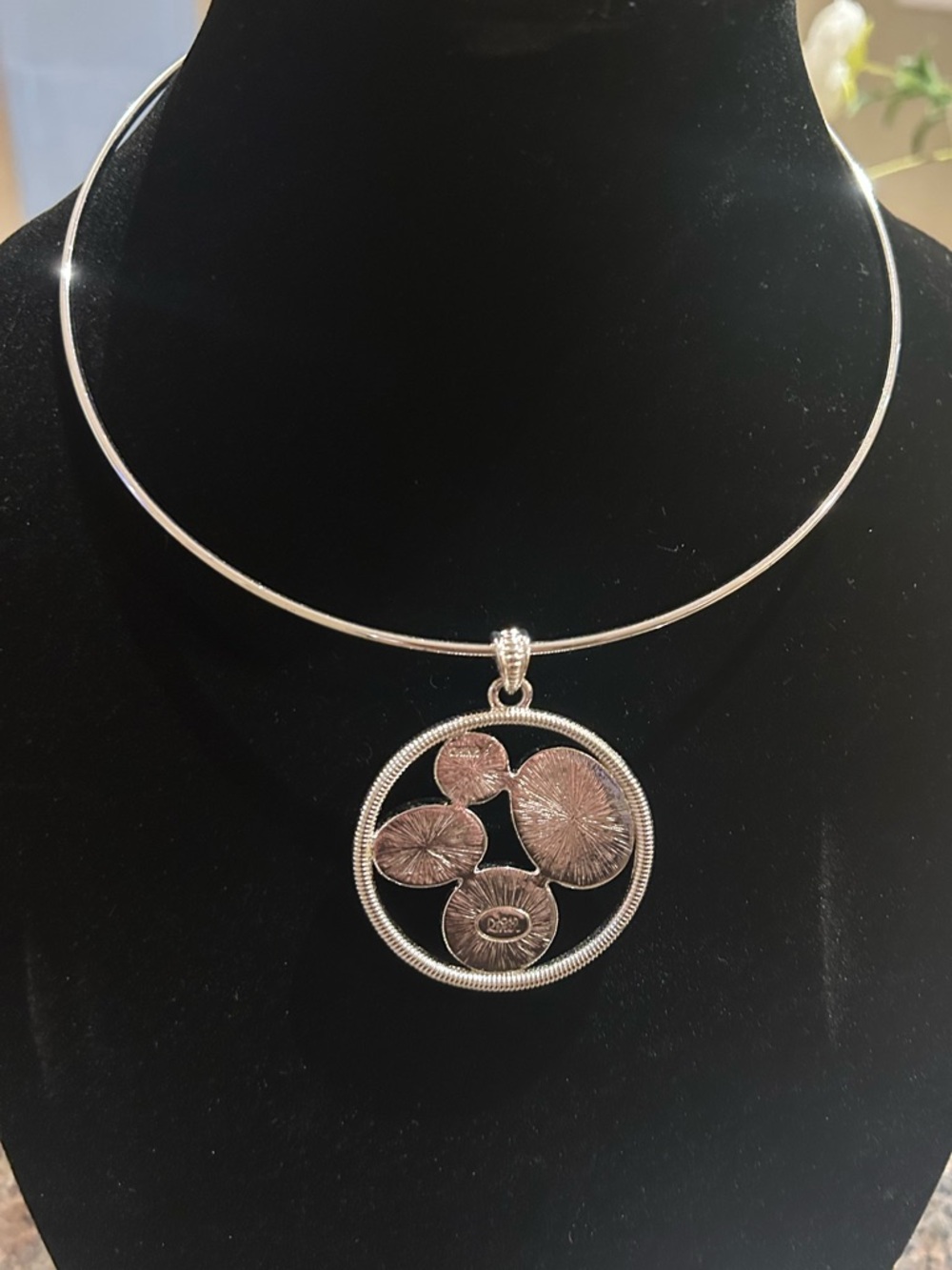 Signed Joan Rivers Gold Tone Tiger's Eye & White Cabochon Pendant Wire Necklace - Picture 4 of 8